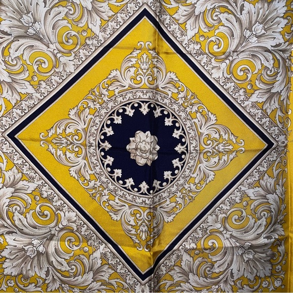Luxury Versace silk scarf 35" square yellow gold navy cream baroque design NWOT - Picture 5 of 16